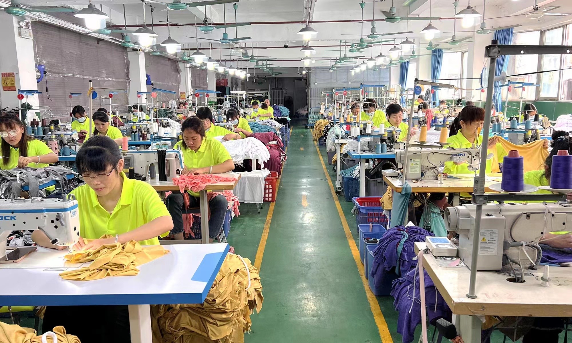 Guangzhou Vinas clothing technology Co., LTD 工場生産ライン