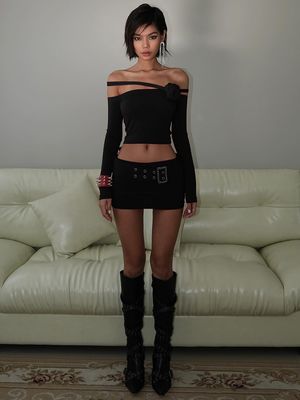新しいファッション カスタム3次元花のライン 肩 長い袖 トップ 斜肩 収穫 Tシャツ 女性